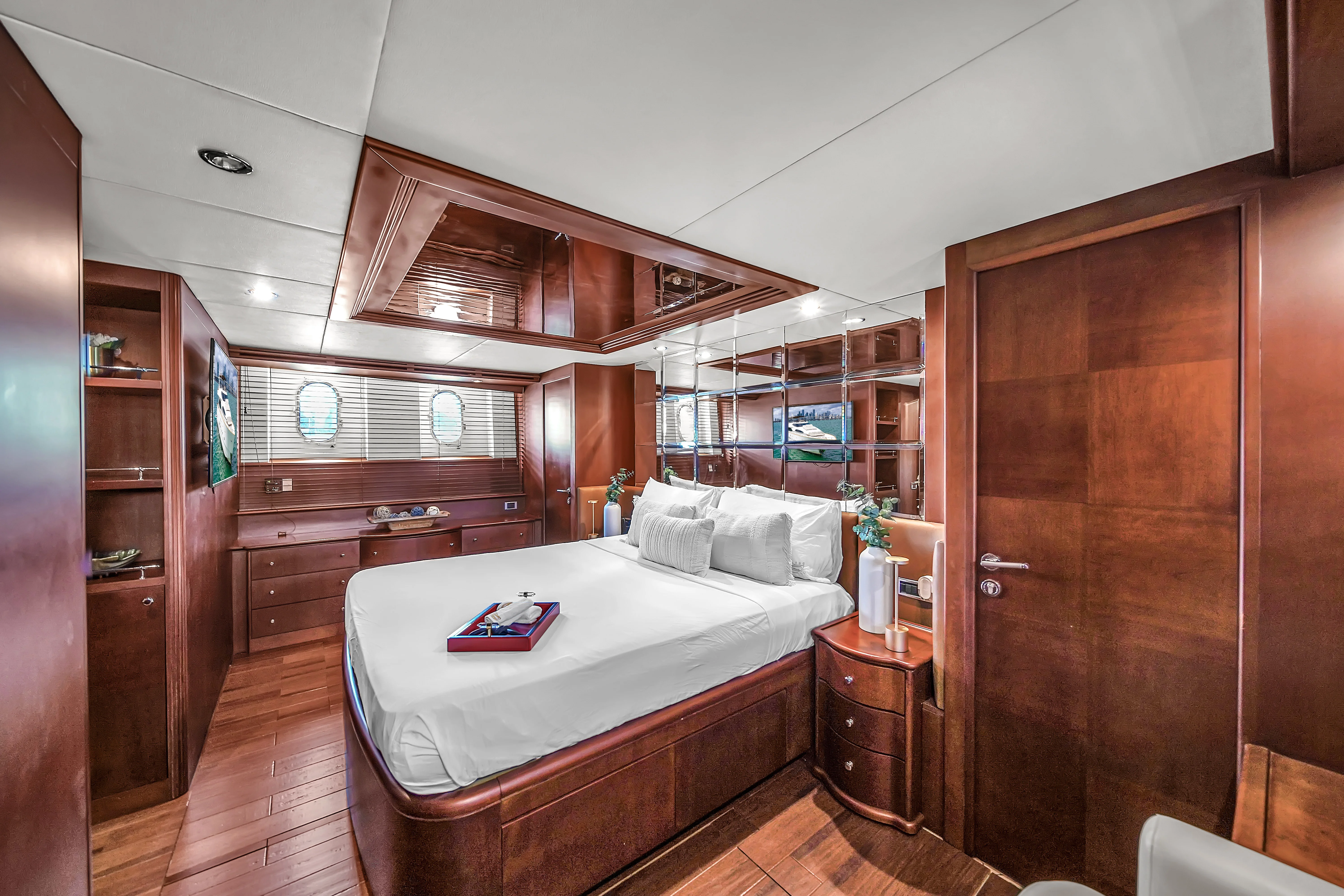 105ft Azimut Daniela bathroom details